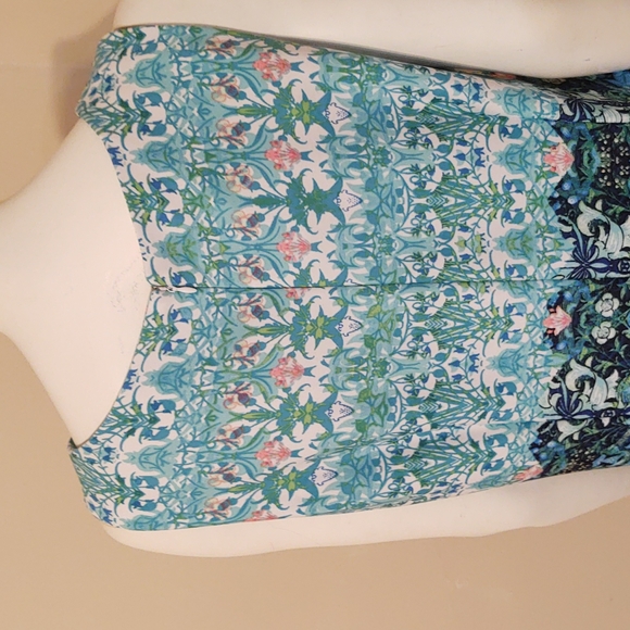 Just...Taylor Sleeveless Shift Dress - Picture 4 of 10